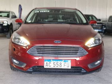 FOCUS TITANIUM 2018 con 111000 kms